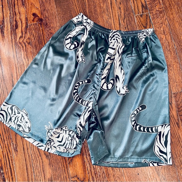 Men’s Blue Teal Tiger Robe Set (only have set with SHORTS now in stock) - Picture 11 of 11
